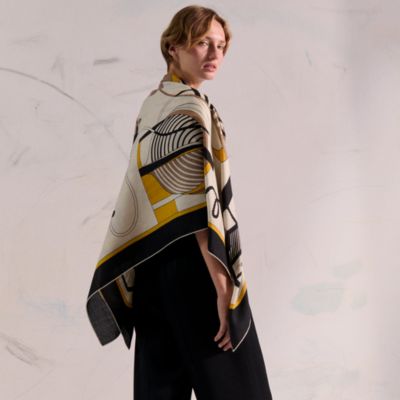 HERMÈS 孔雀柄 美品♥HERMES エルメス♥カレ90 シルクスカーフ和柄 扇子 孔雀 - メルカリ